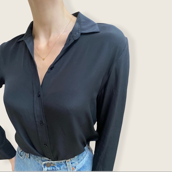 Gorgeous button up blouse by Zara - Picture 4 of 6